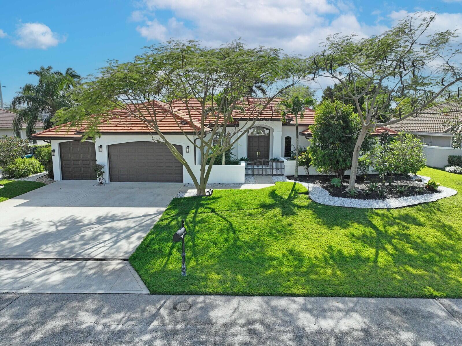 19036 SE Coral Reef Lane