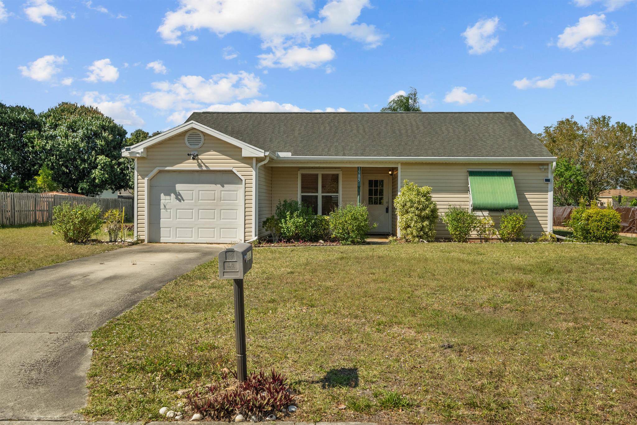 1985 SE West Dunbrooke Circle