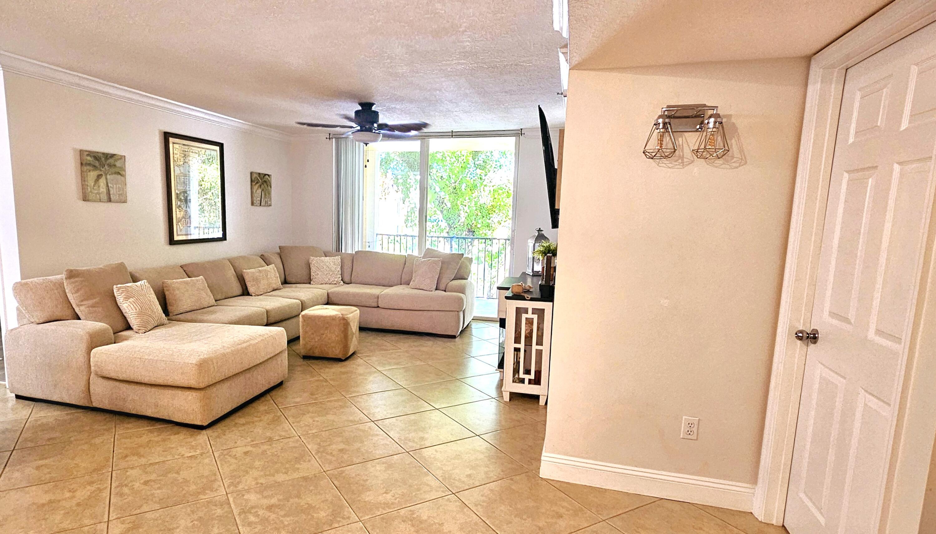 131 Yacht Club Way 207, Hypoluxo Unit: 207