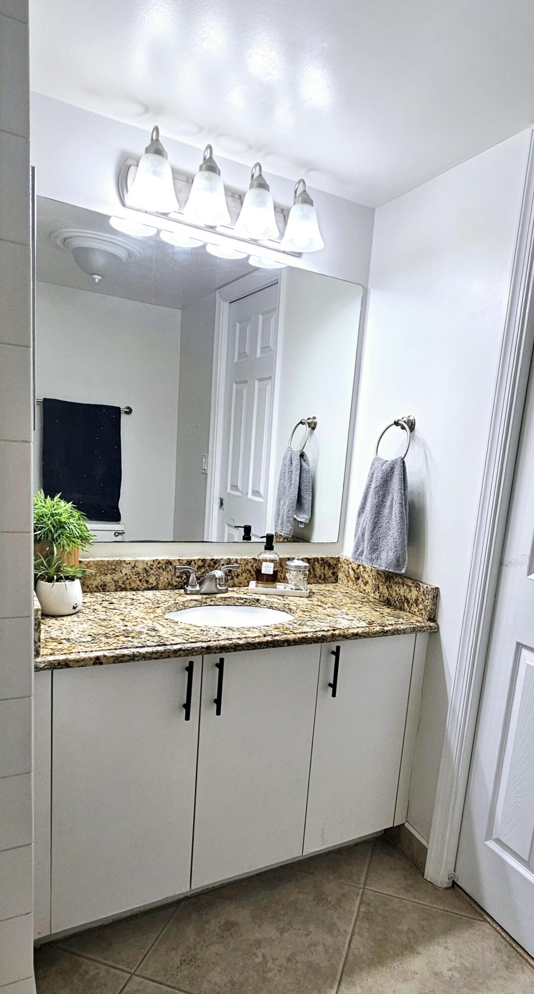 131 Yacht Club Way 207, Hypoluxo Unit: 207