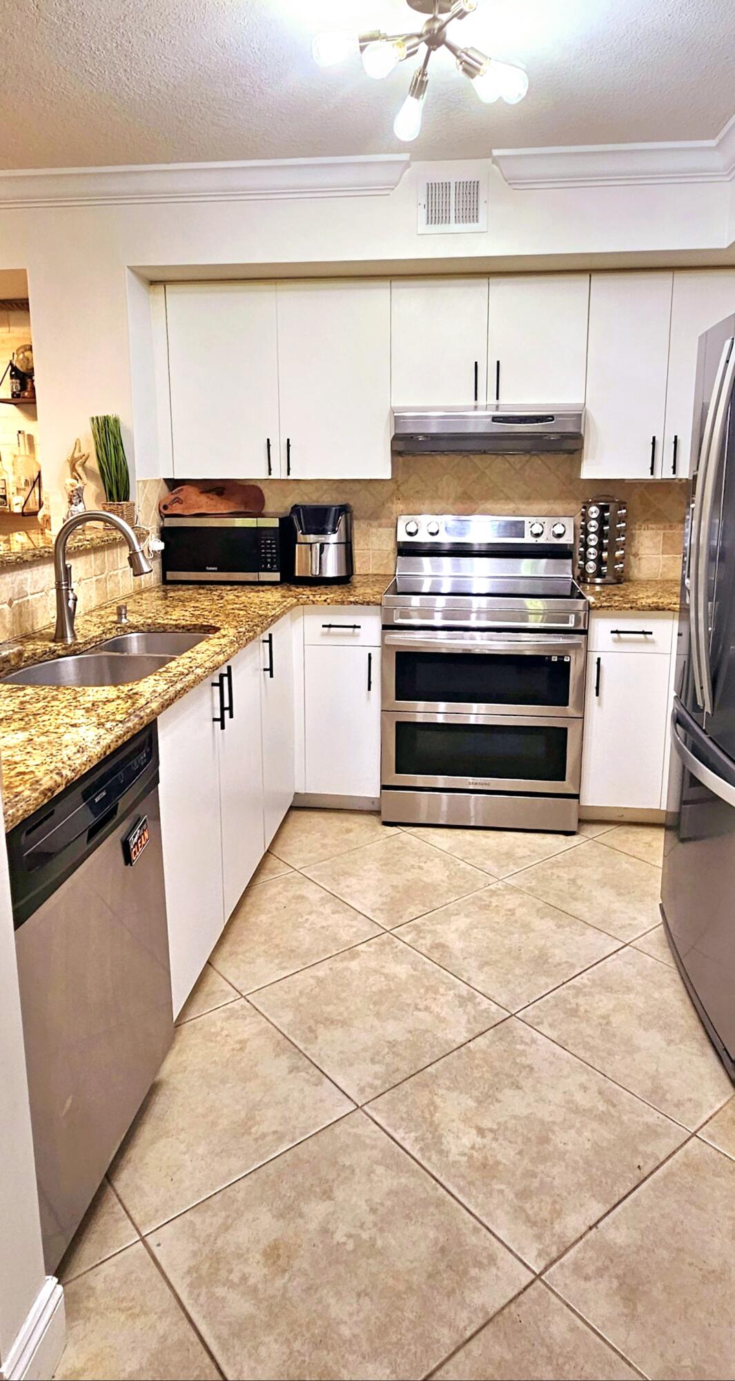 131 Yacht Club Way 207, Hypoluxo Unit: 207