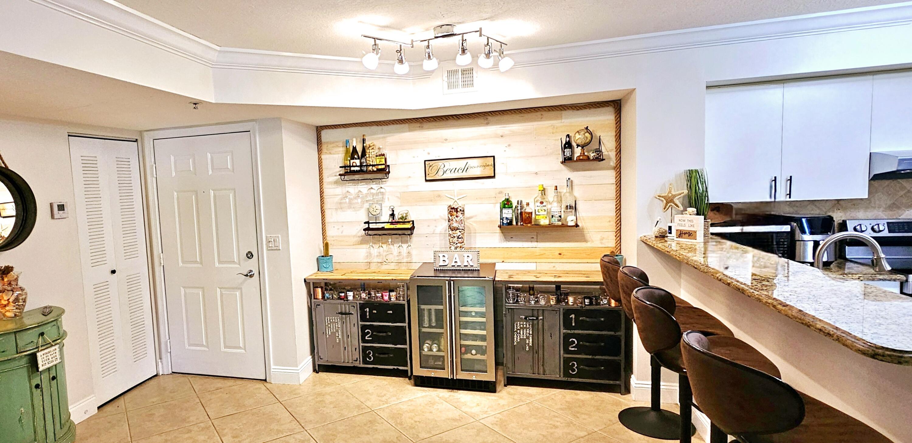 131 Yacht Club Way 207, Hypoluxo Unit: 207