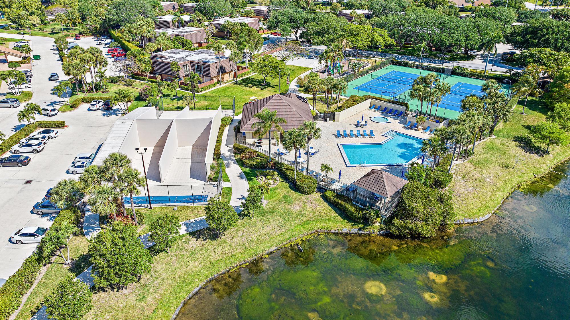 701 Seafarer Circle 101