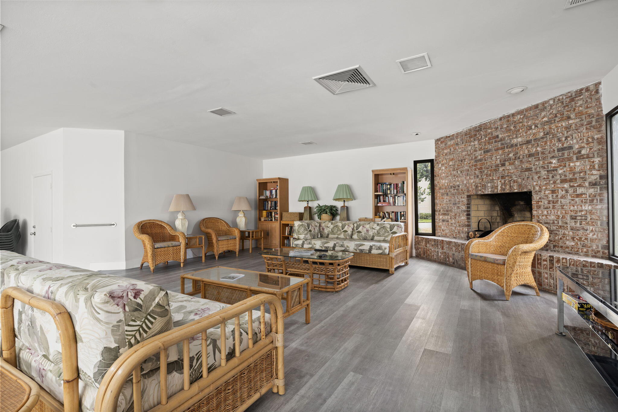 1605 S Us Highway 1 1a