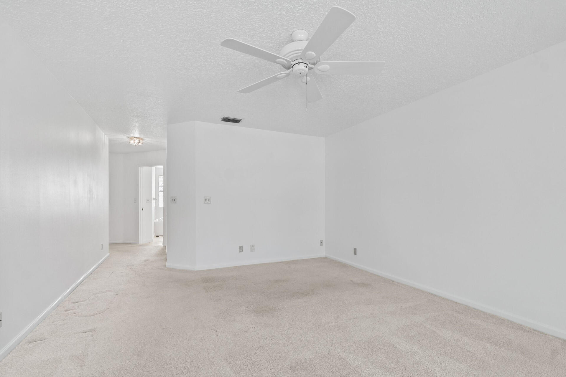 18330 Lake Bend