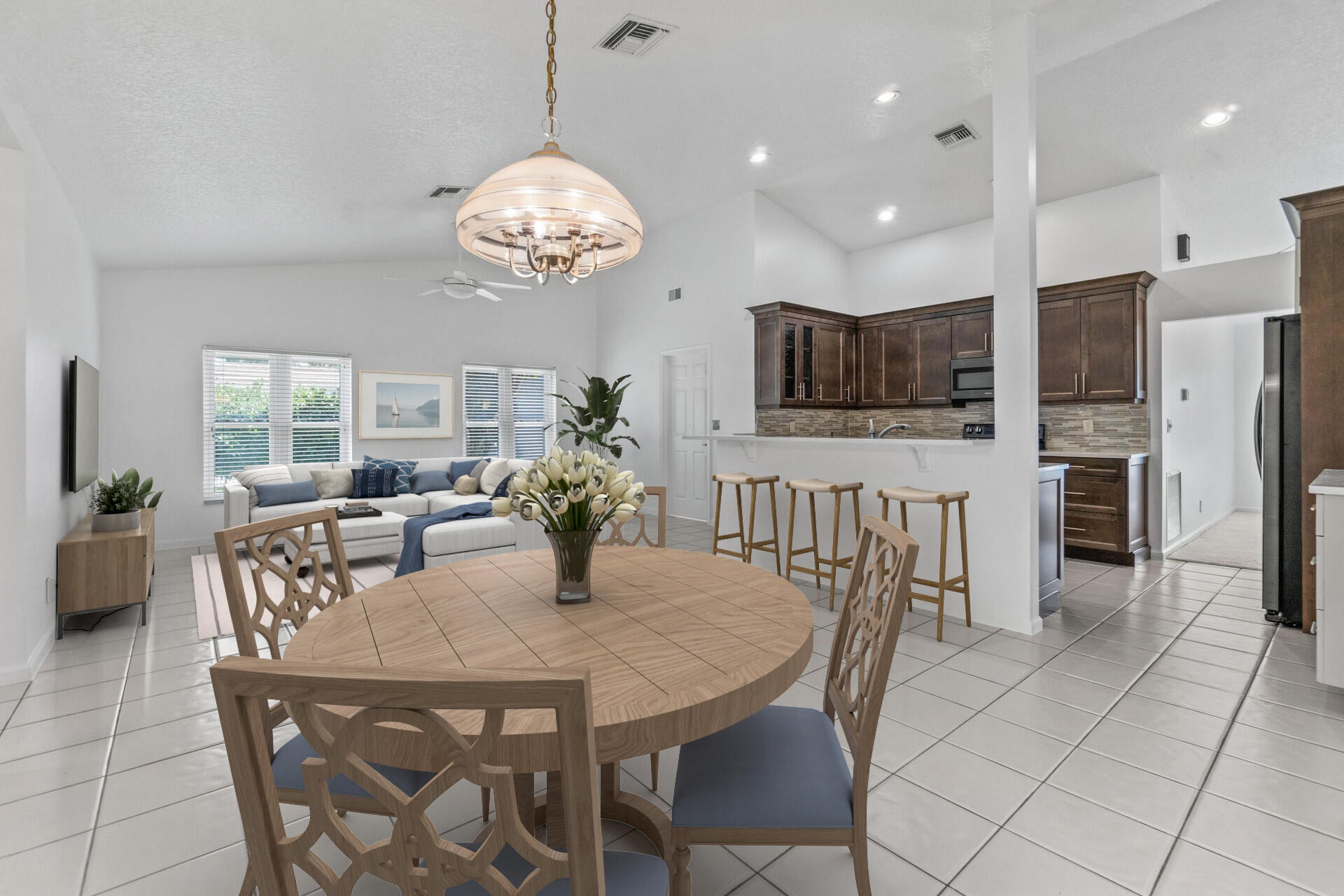 18330 Lake Bend
