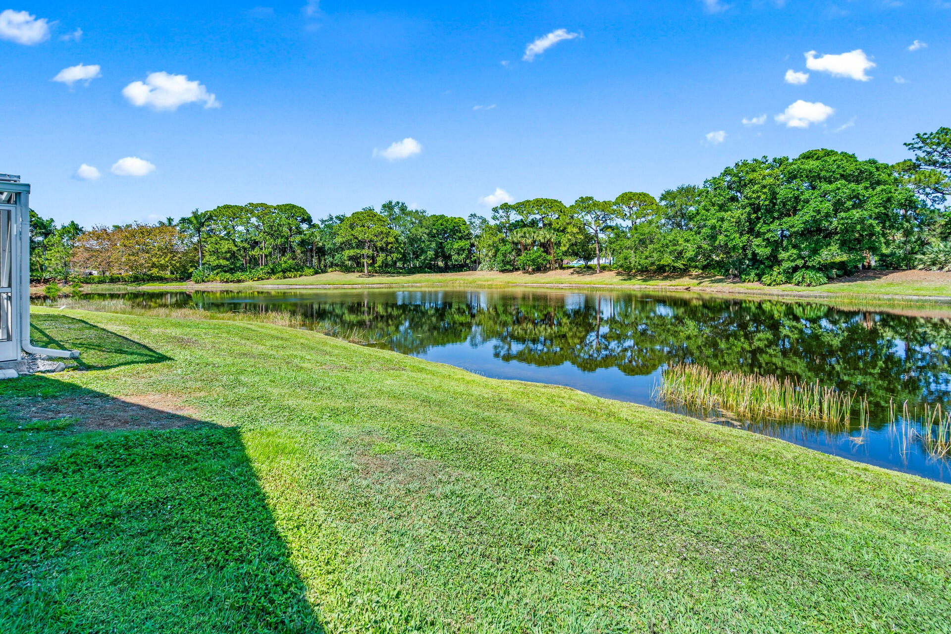 18330 Lake Bend