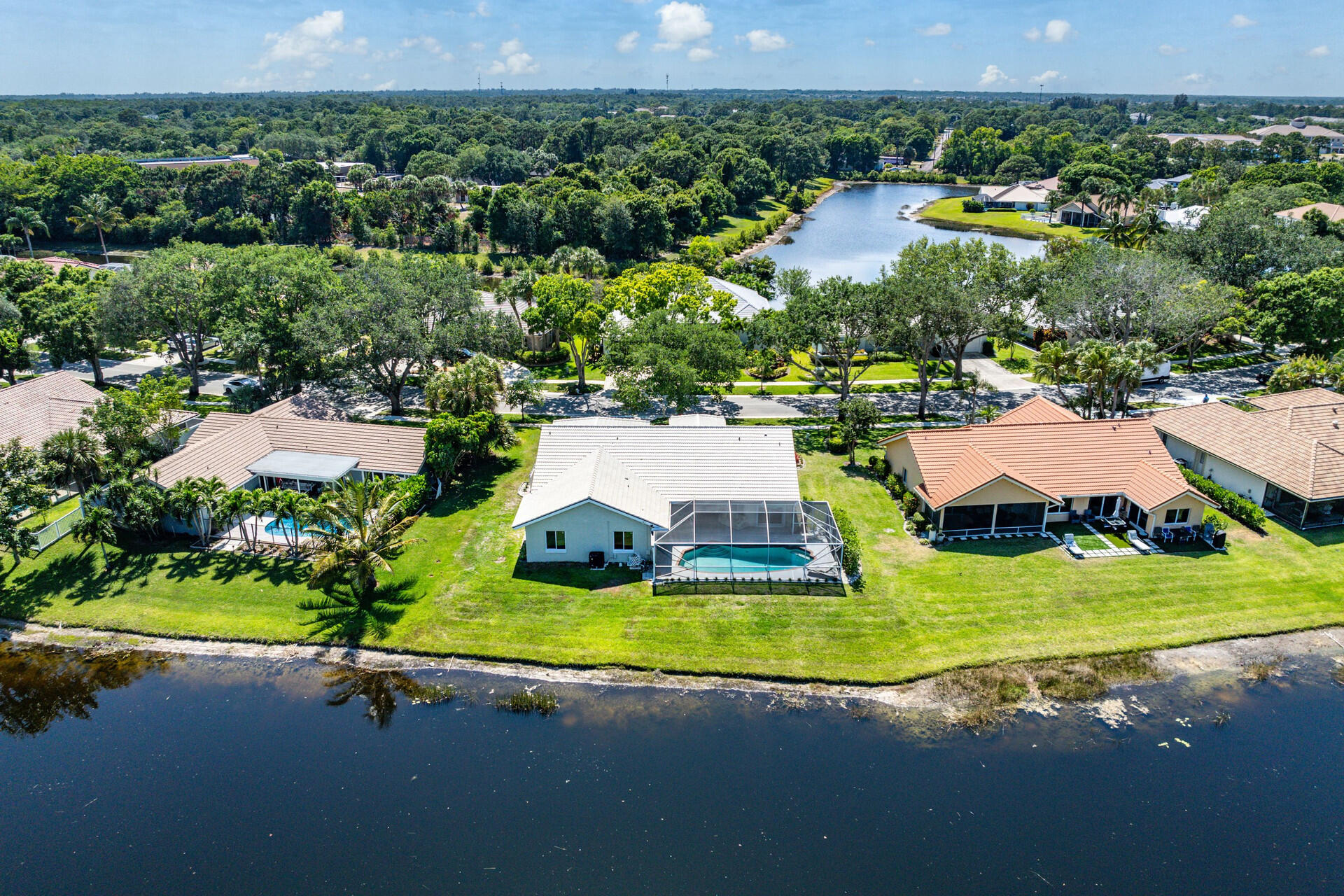 18330 Lake Bend