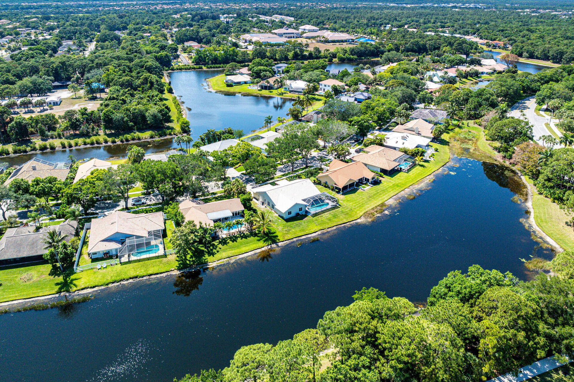 18330 Lake Bend