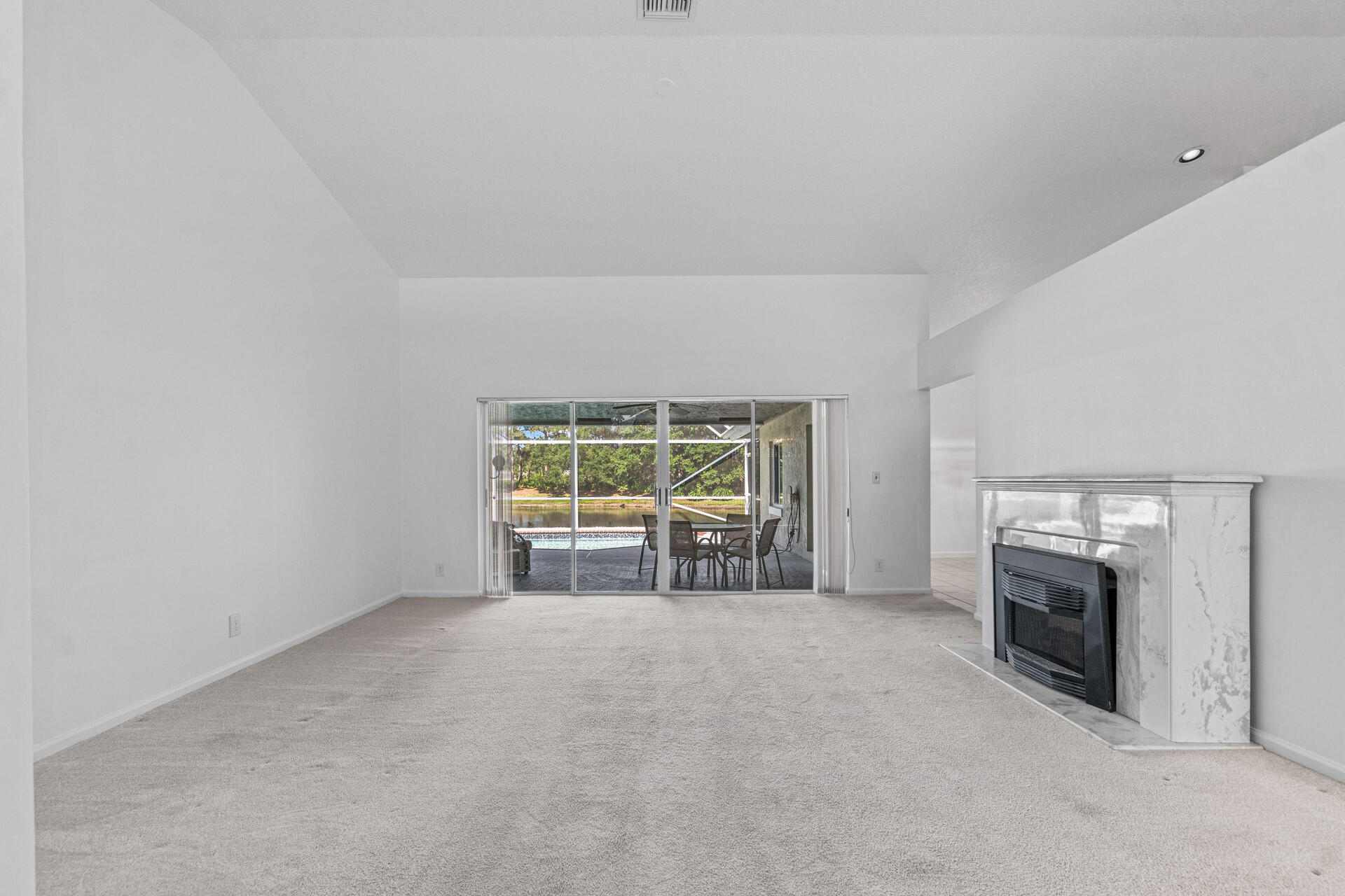 18330 Lake Bend