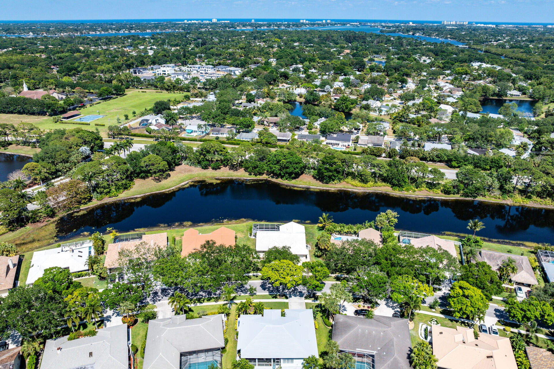 18330 Lake Bend
