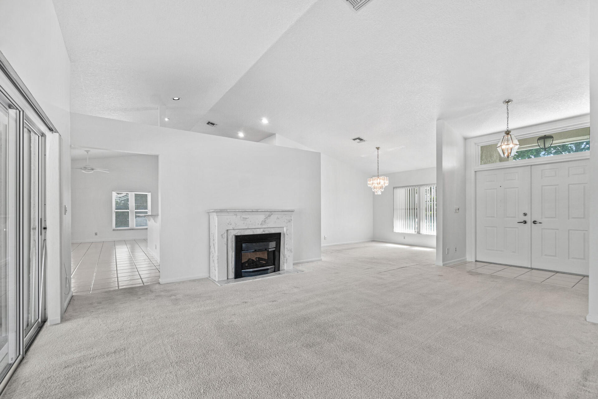 18330 Lake Bend