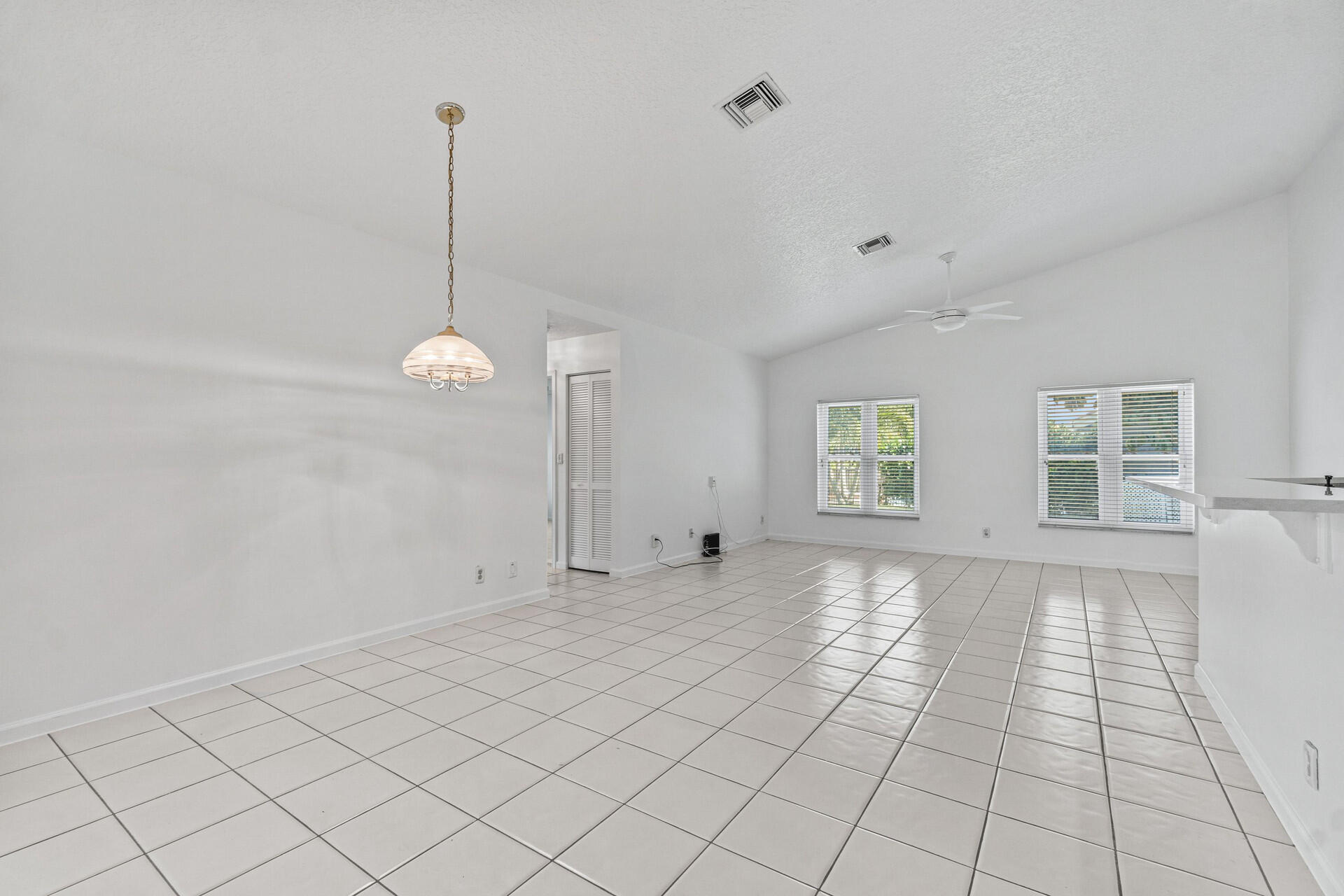 18330 Lake Bend