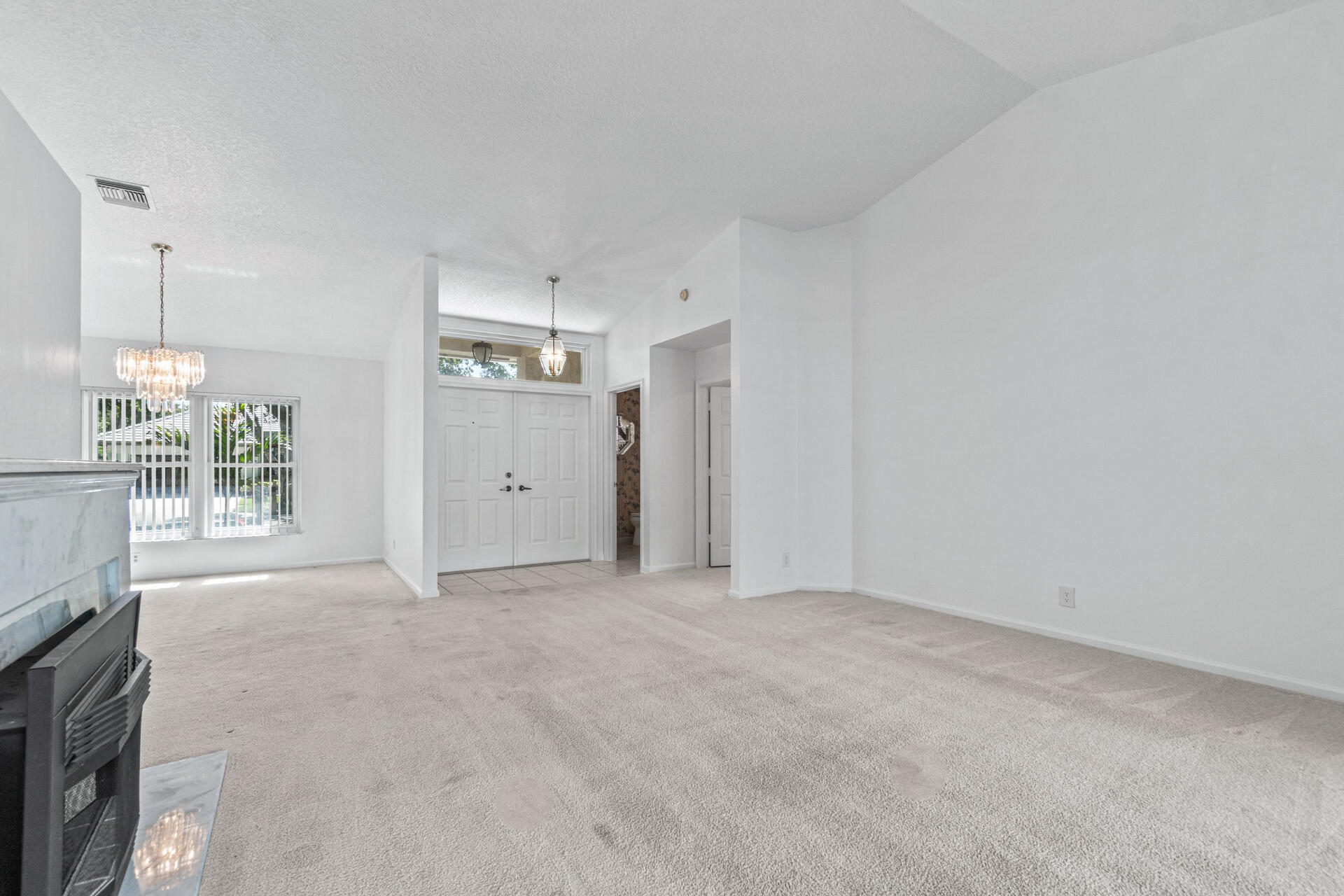 18330 Lake Bend