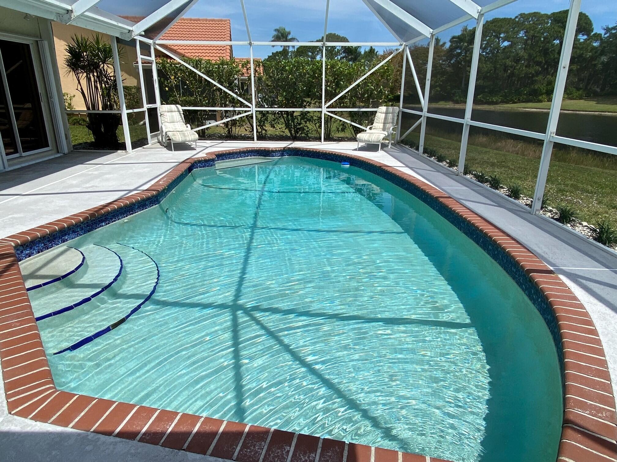 18330 Lake Bend