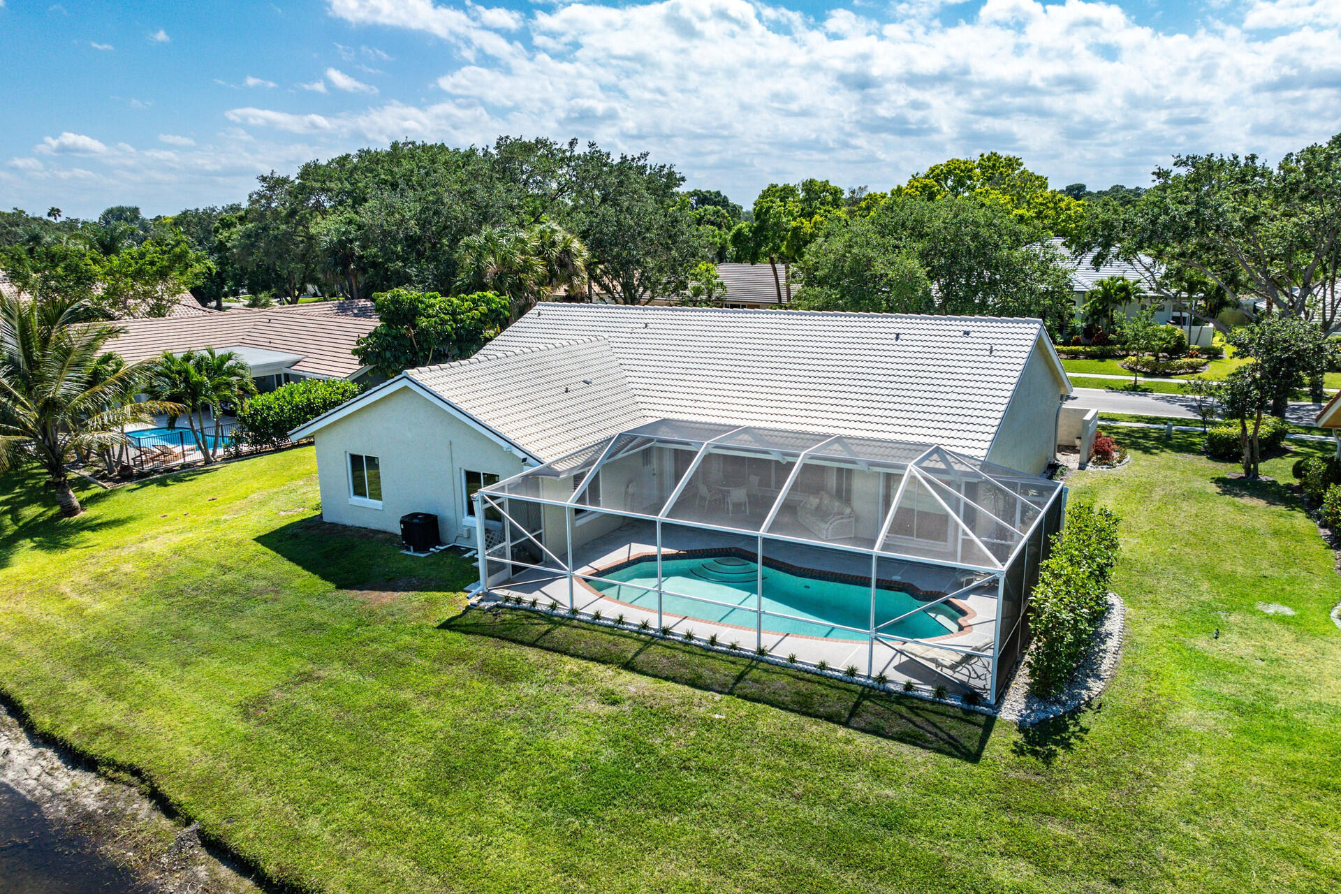18330 Lake Bend