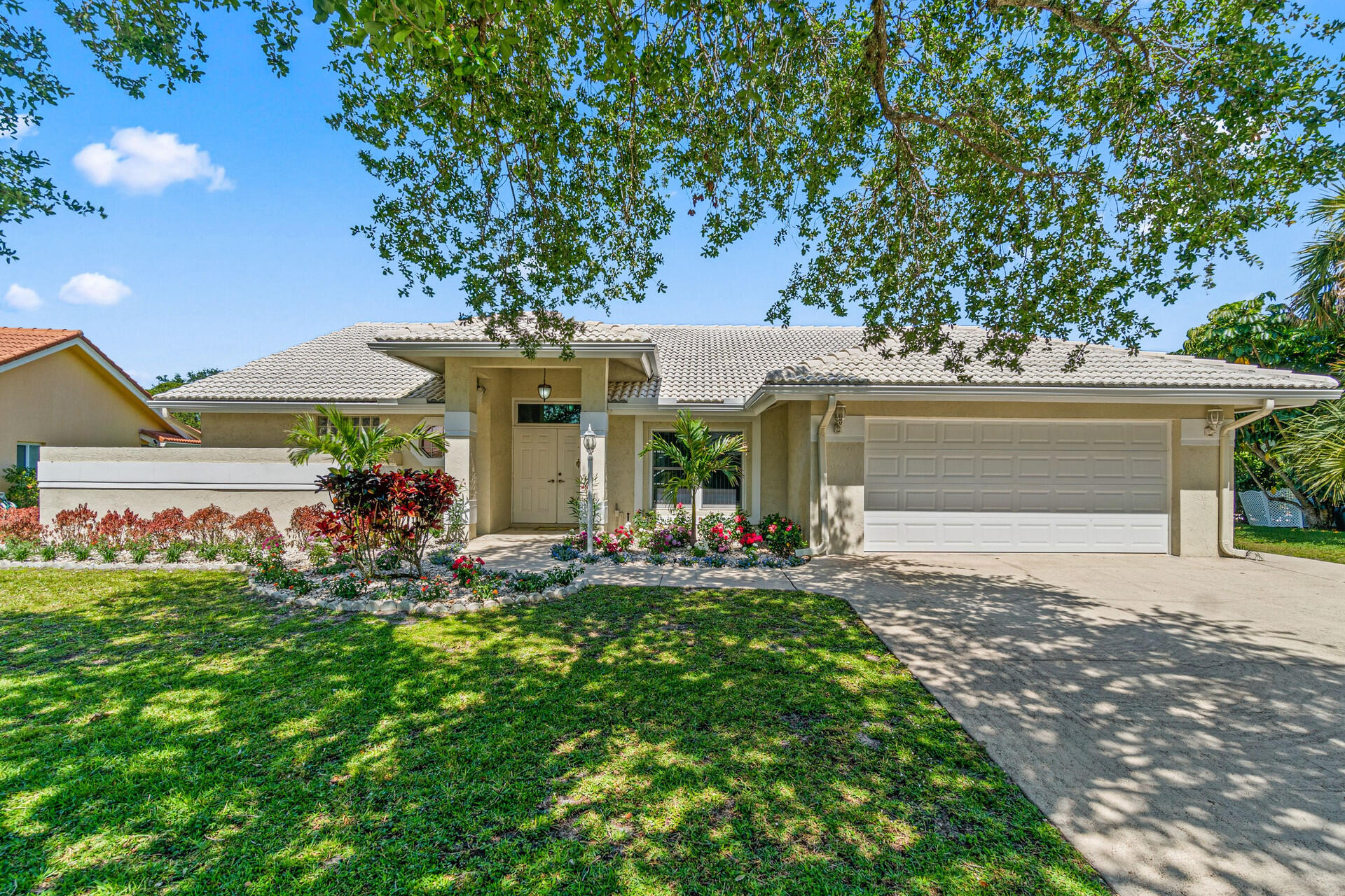 18330 Lake Bend