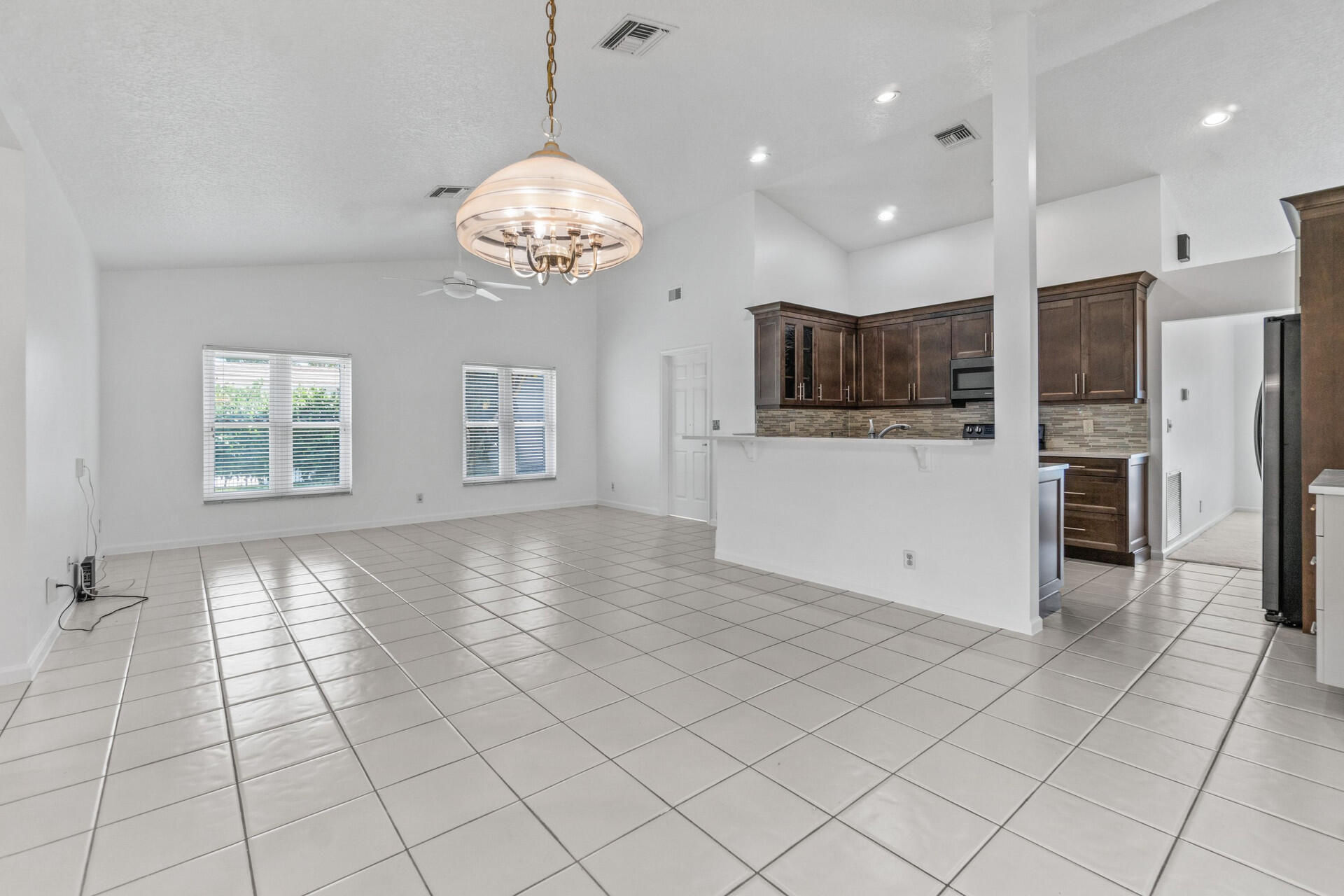 18330 Lake Bend