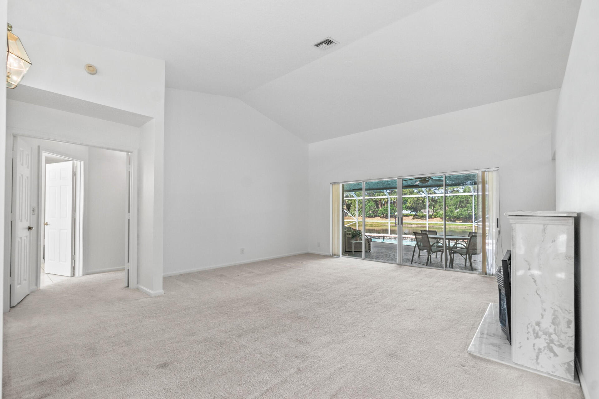 18330 Lake Bend