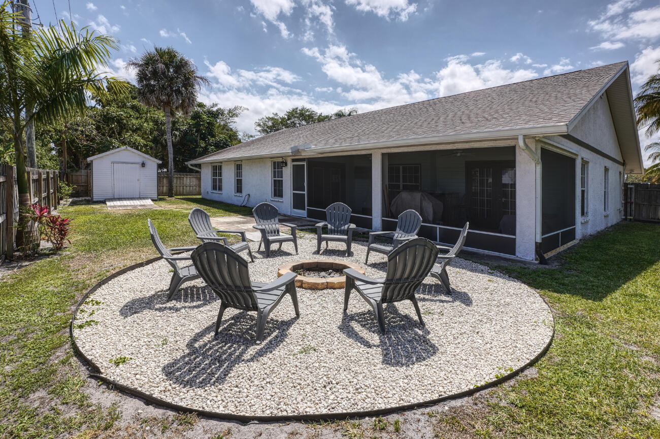 701 SE Dolphin Drive