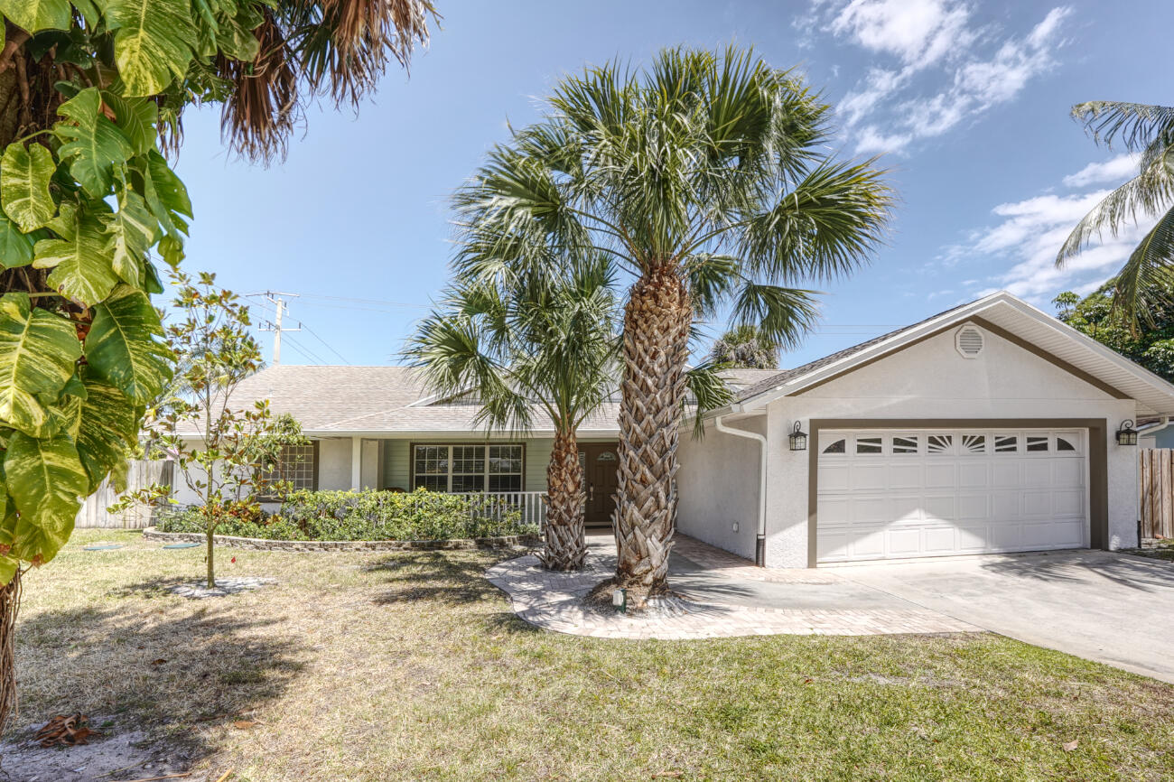 701 SE Dolphin Drive