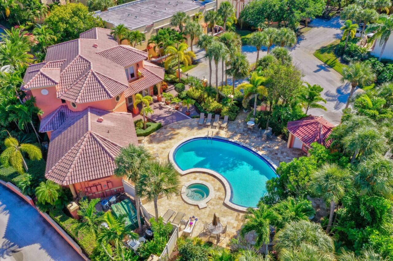 100 Uno Lago Drive 101