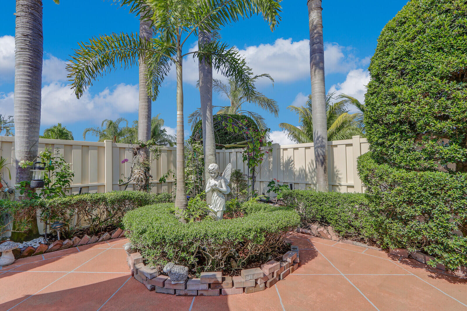 5789 Golden Eagle Circle