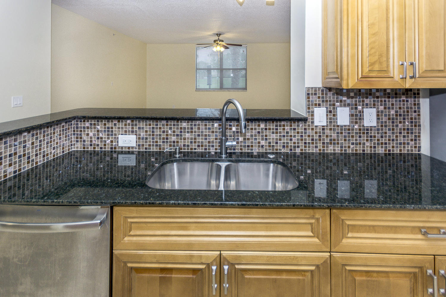 630 S Sapodilla Avenue 117