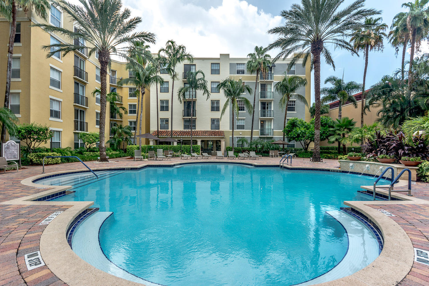 630 S Sapodilla Avenue 117