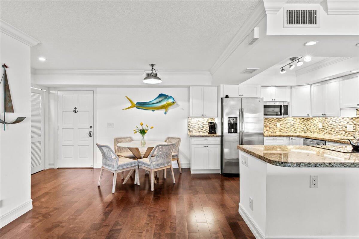 300 N Highway A1a 203e