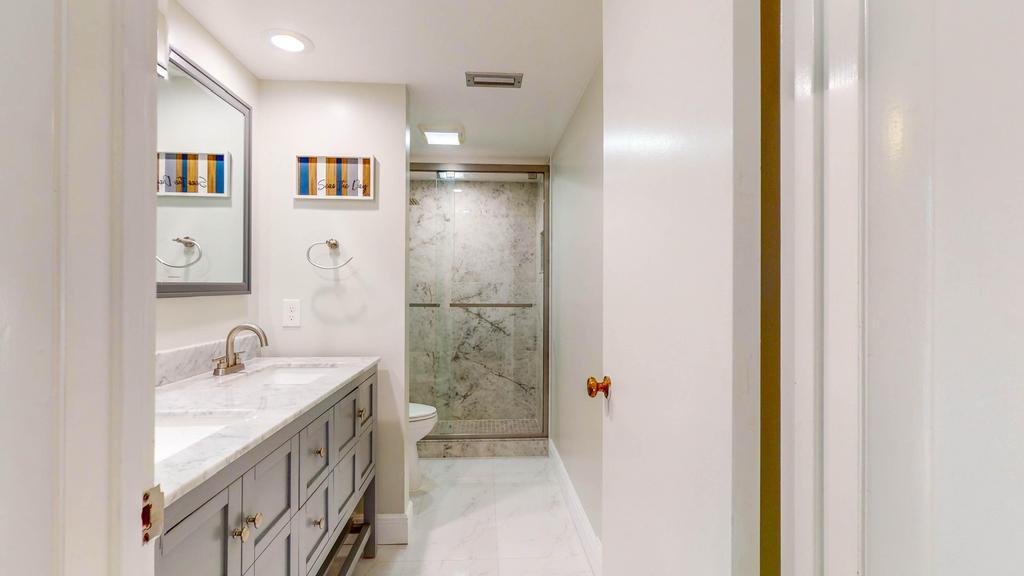825 Center Street 30b