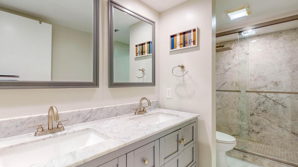 825 Center Street 30b