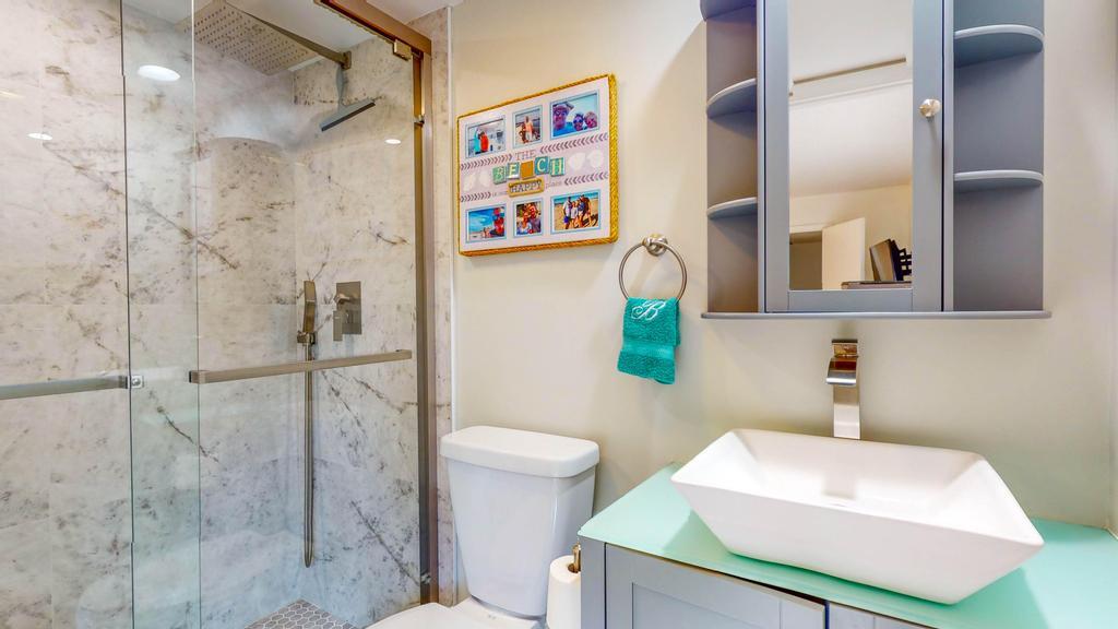 825 Center Street 30b