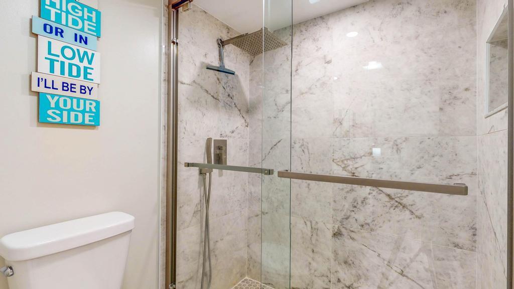 825 Center Street 30b