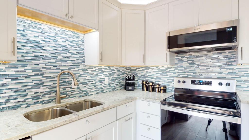 825 Center Street 30b