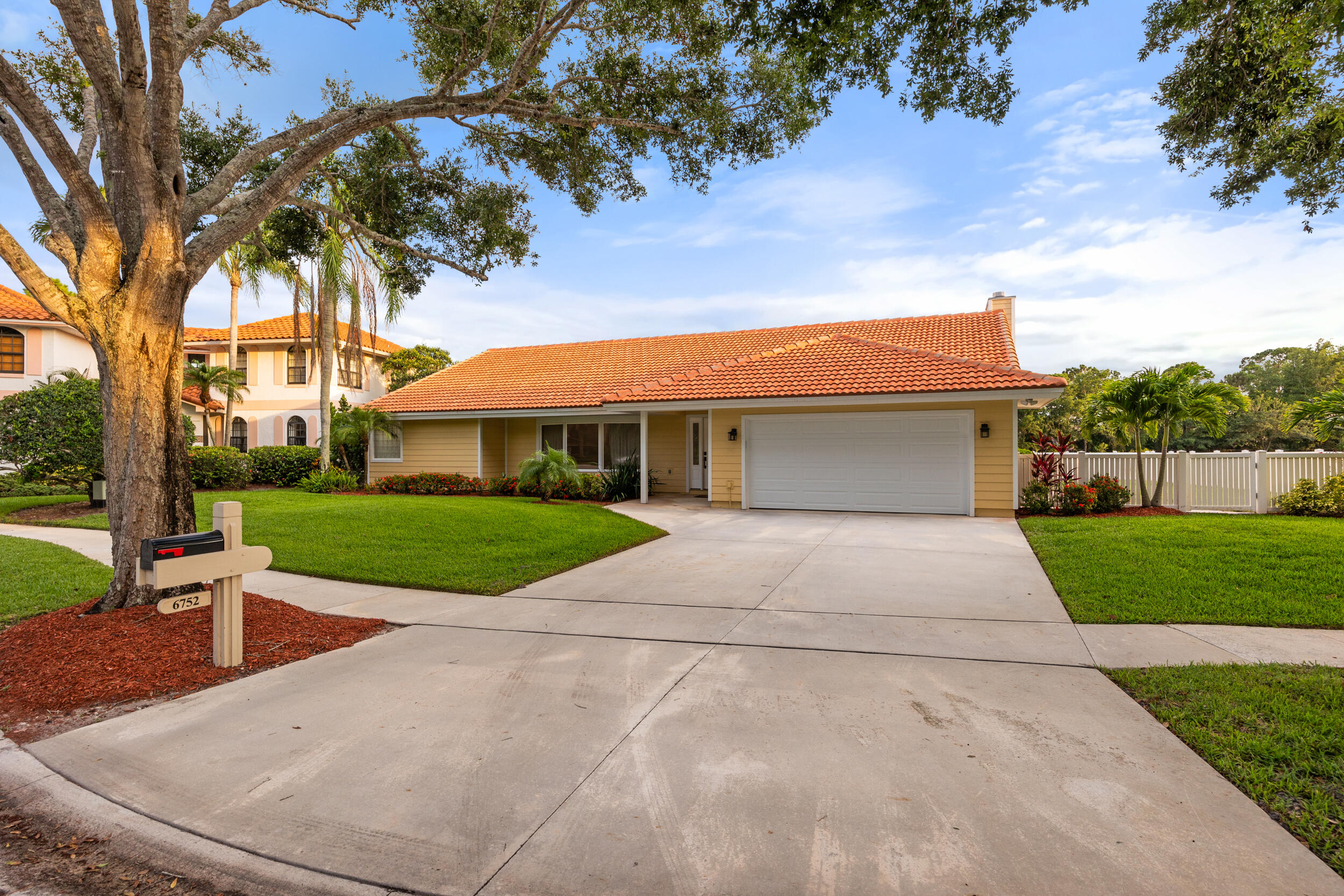 6752 Viewpoint Court