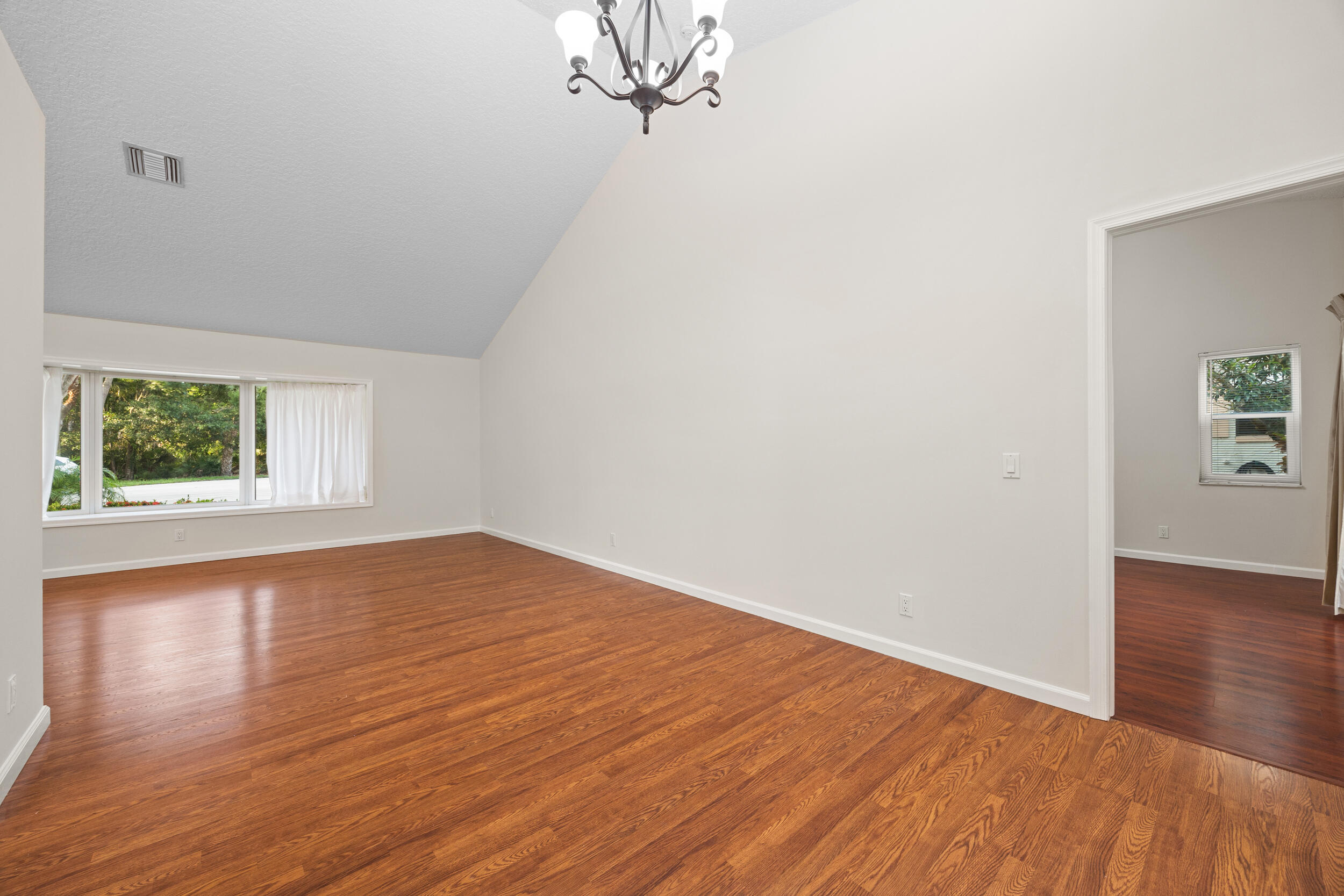 6752 Viewpoint Court