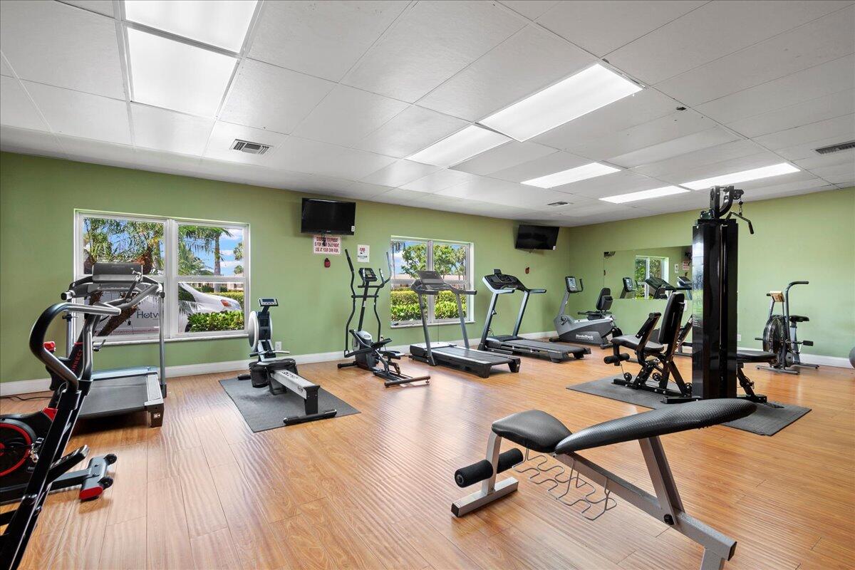 2804 Crosley Drive E Apt N, West Palm Beach Unit: Apt N