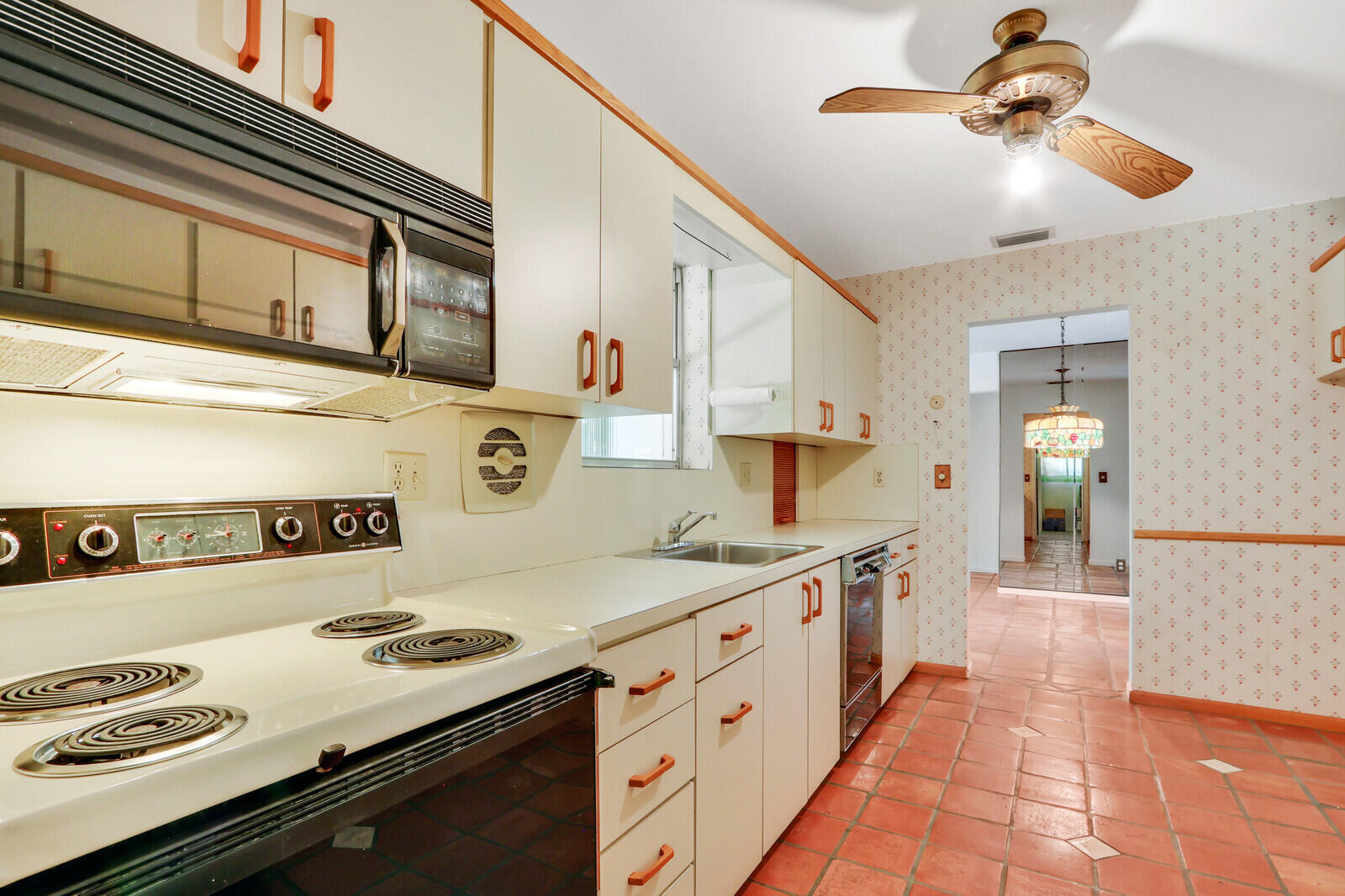 421 SE Edgewood Drive