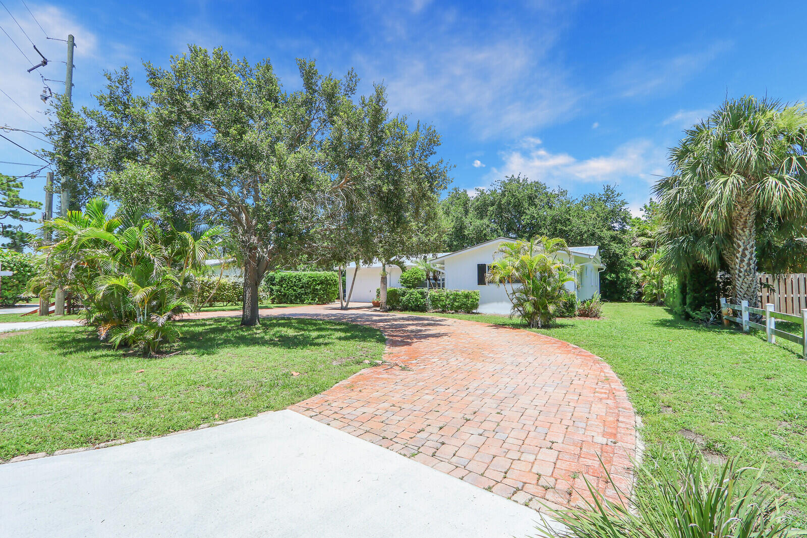 421 SE Edgewood Drive