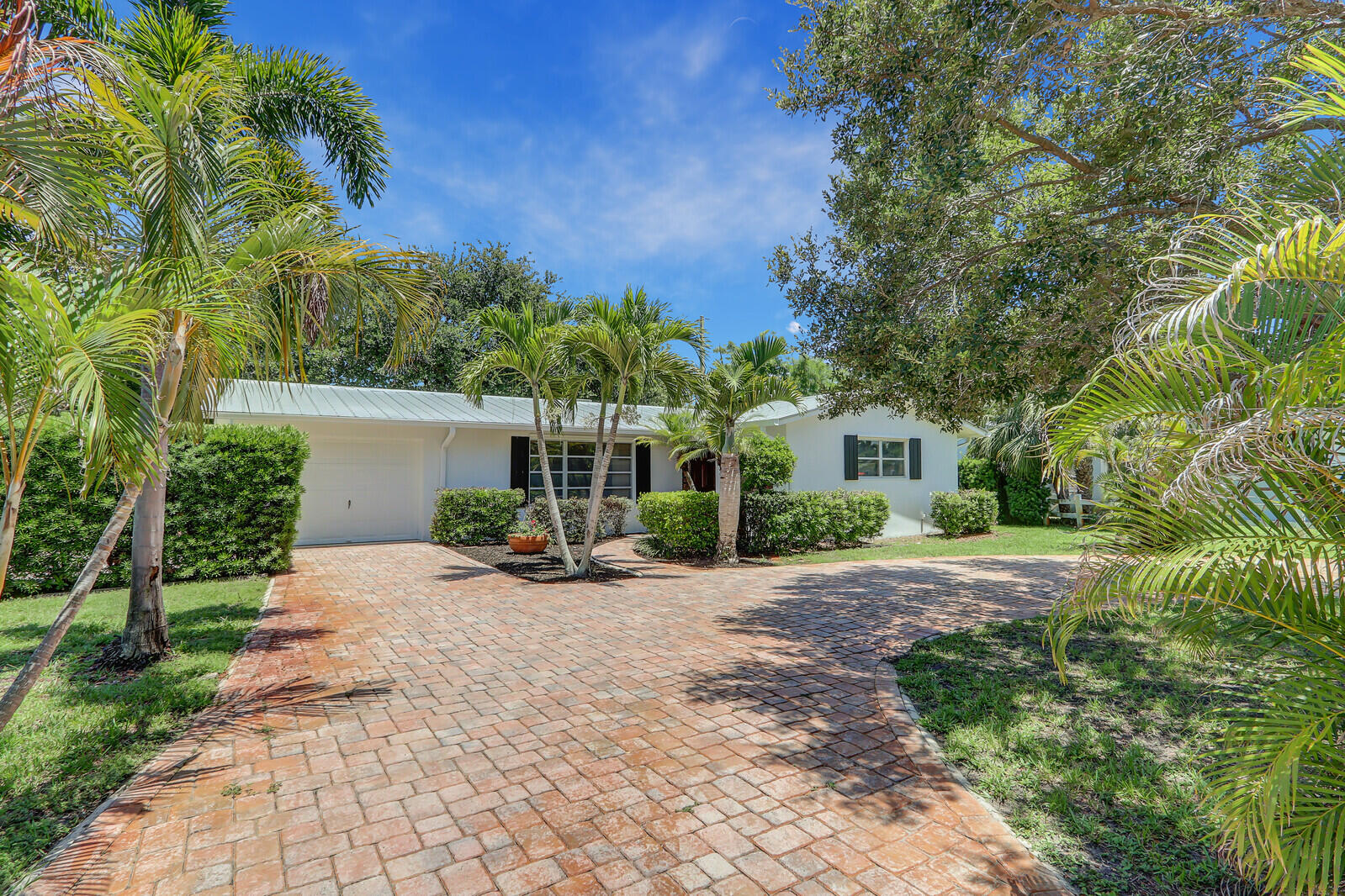 421 SE Edgewood Drive