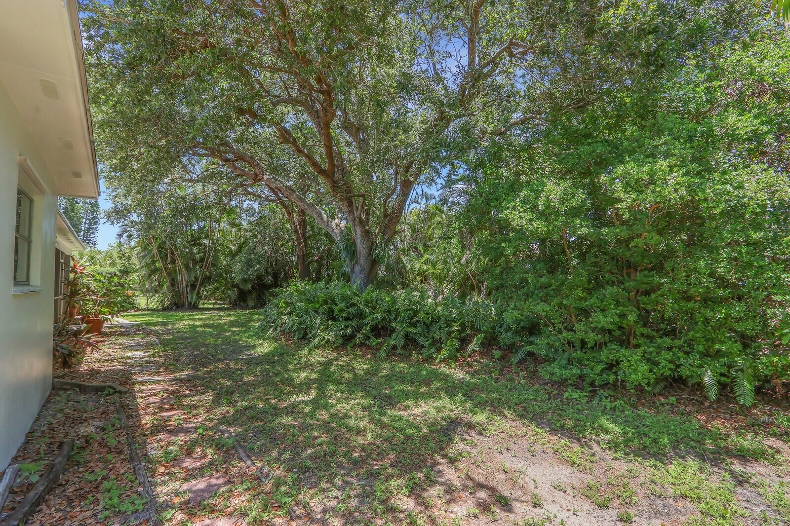 421 SE Edgewood Drive