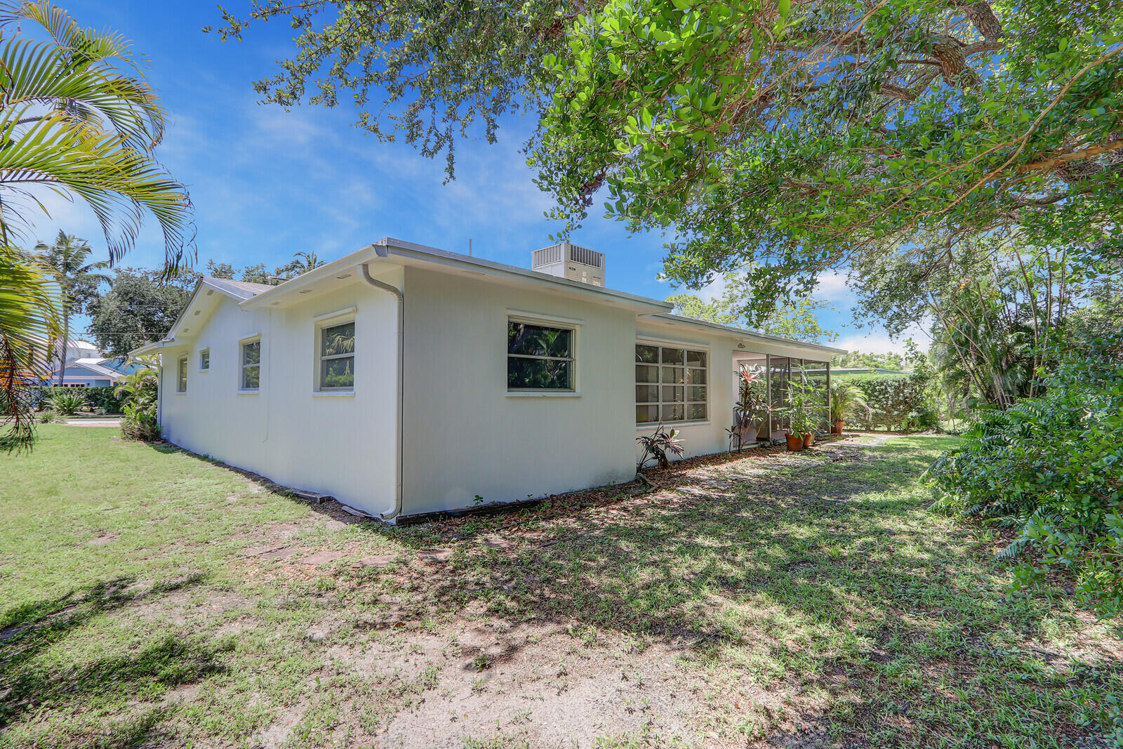 421 SE Edgewood Drive