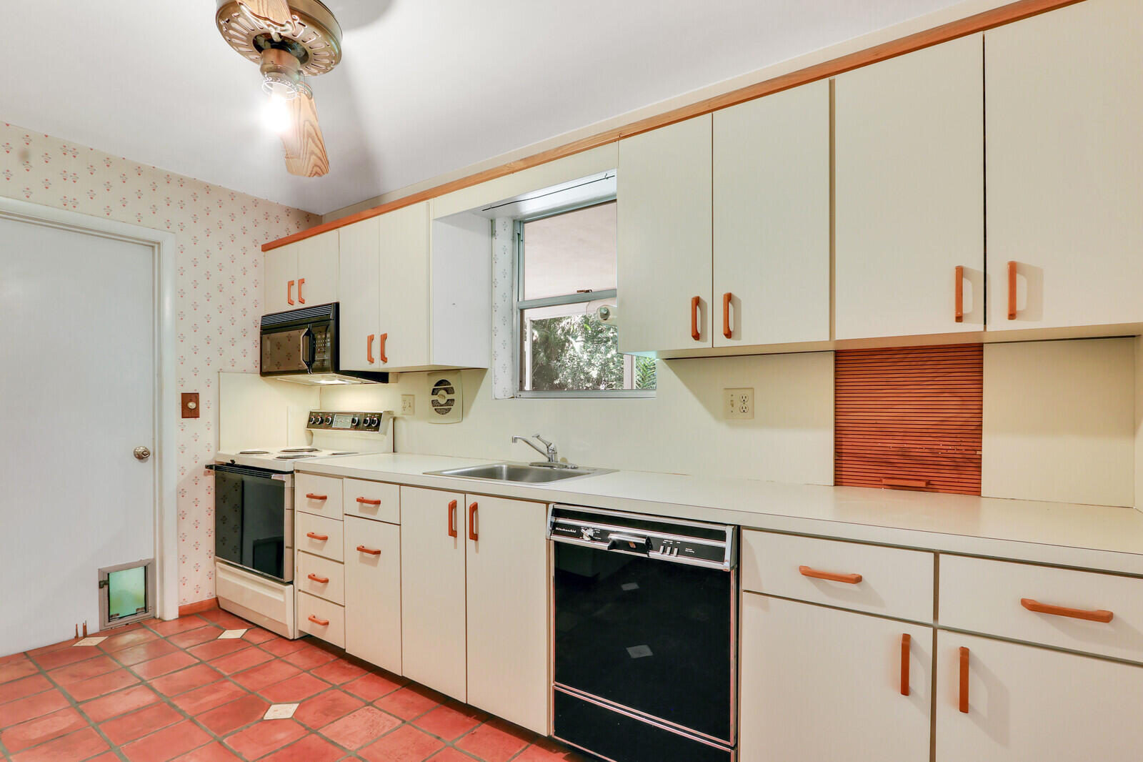 421 SE Edgewood Drive