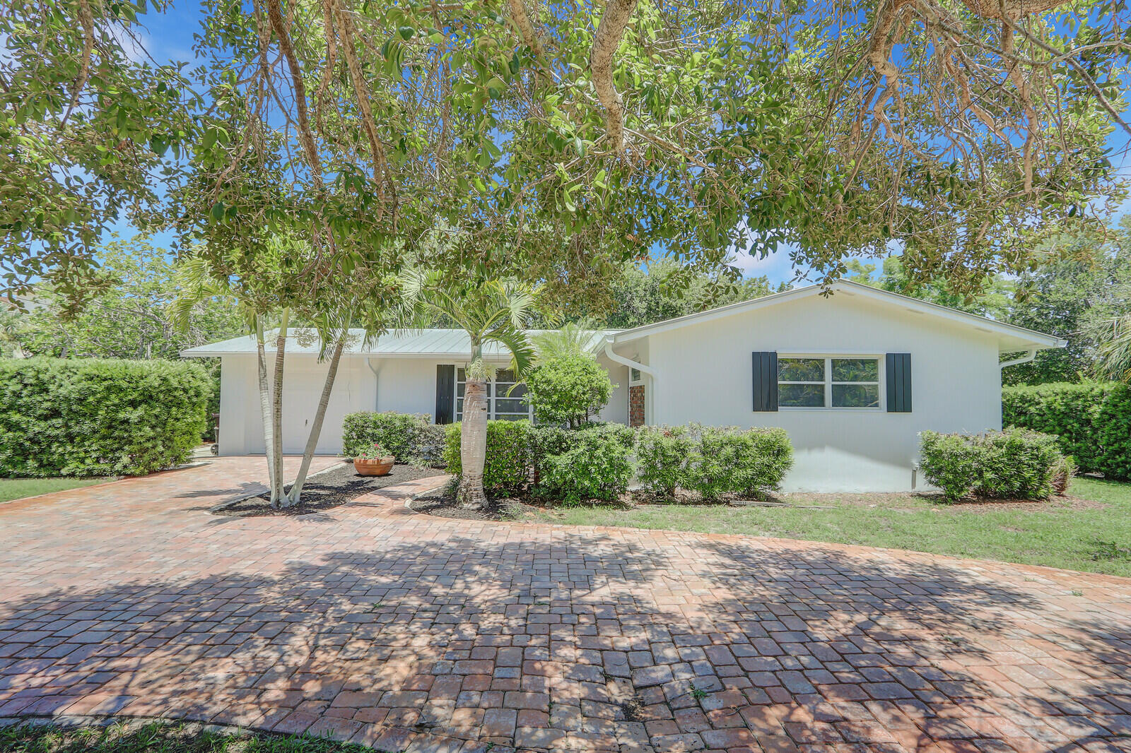 421 SE Edgewood Drive