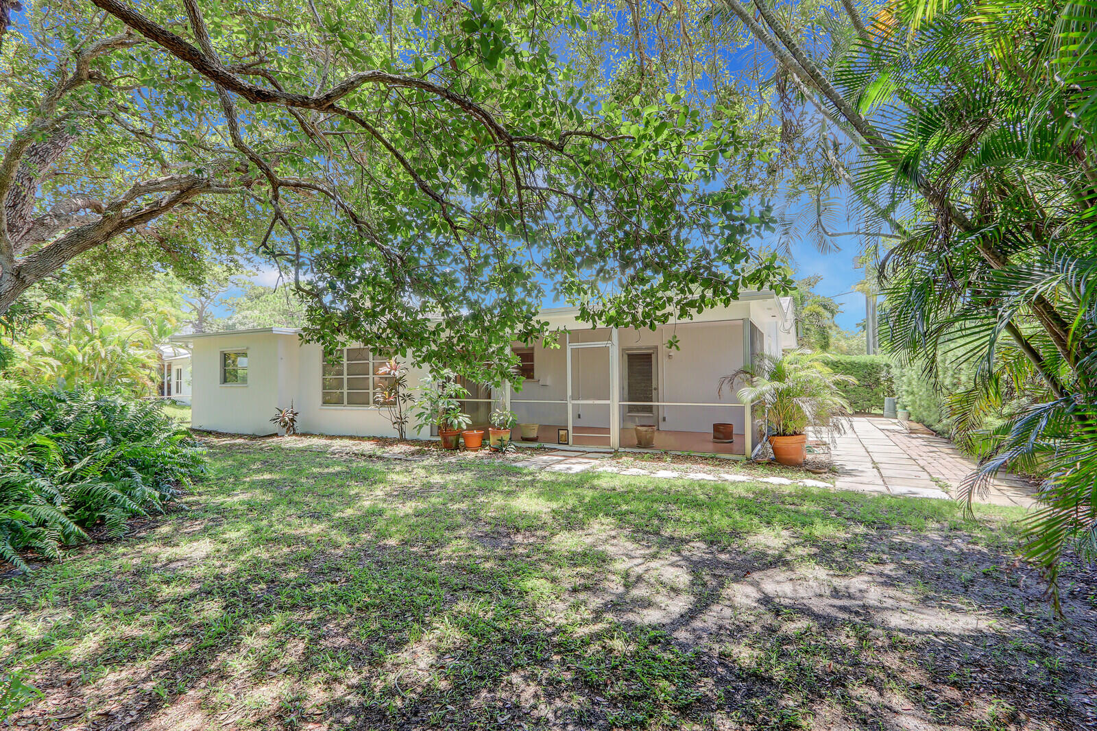 421 SE Edgewood Drive