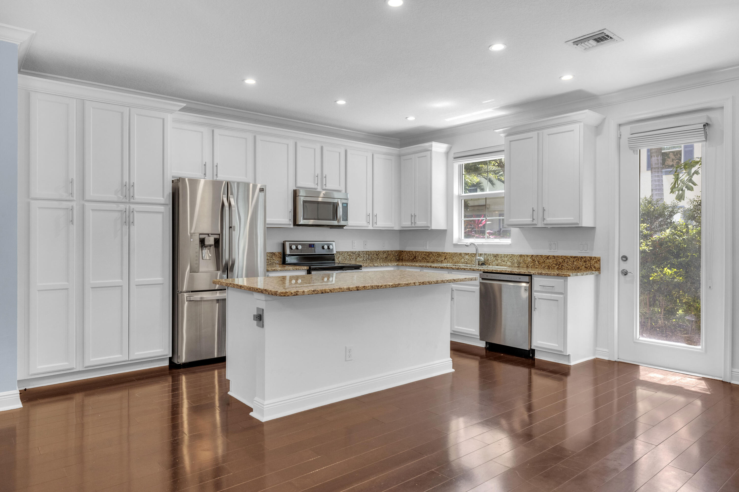 3146 Waterside Circle Circle