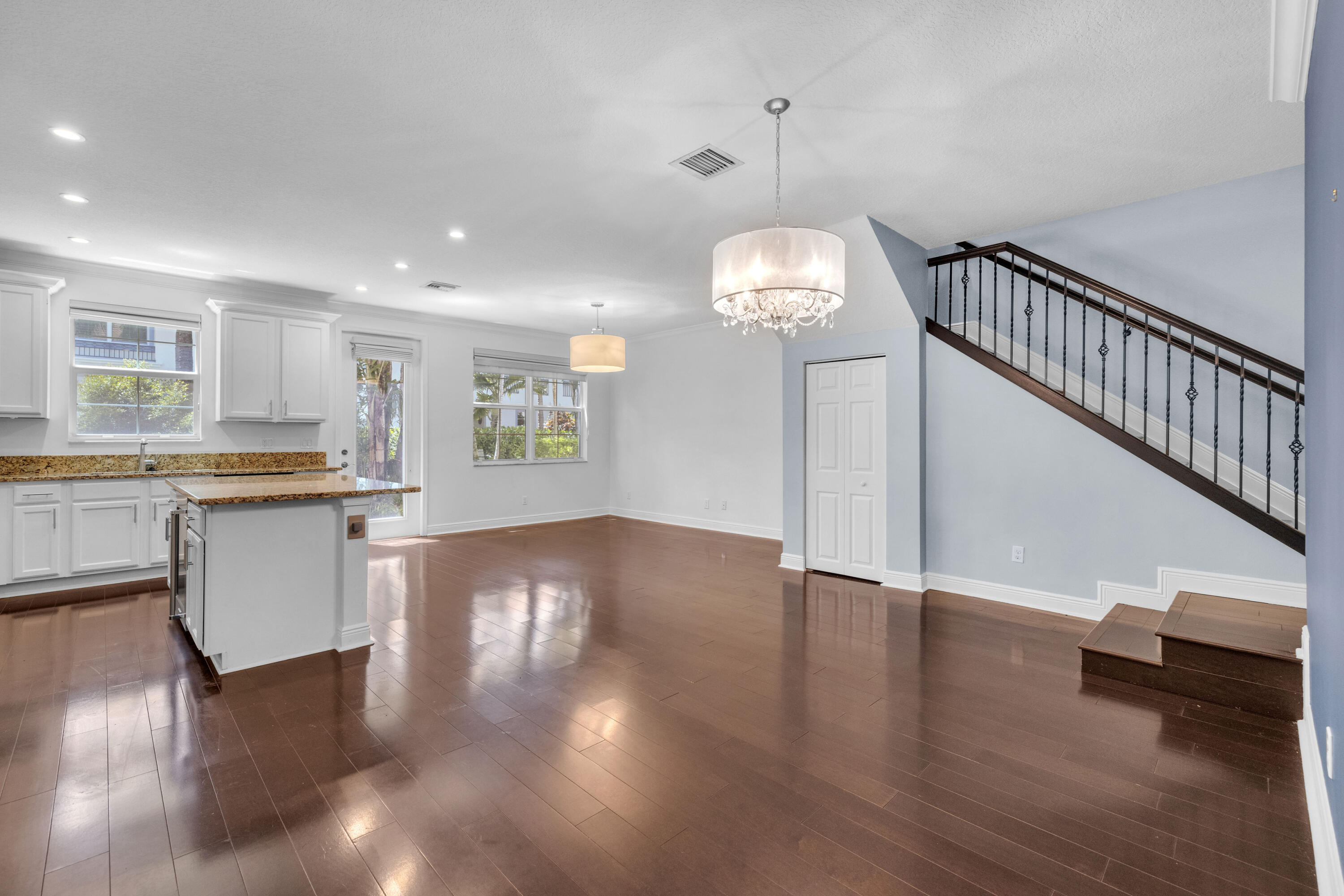 3146 Waterside Circle Circle