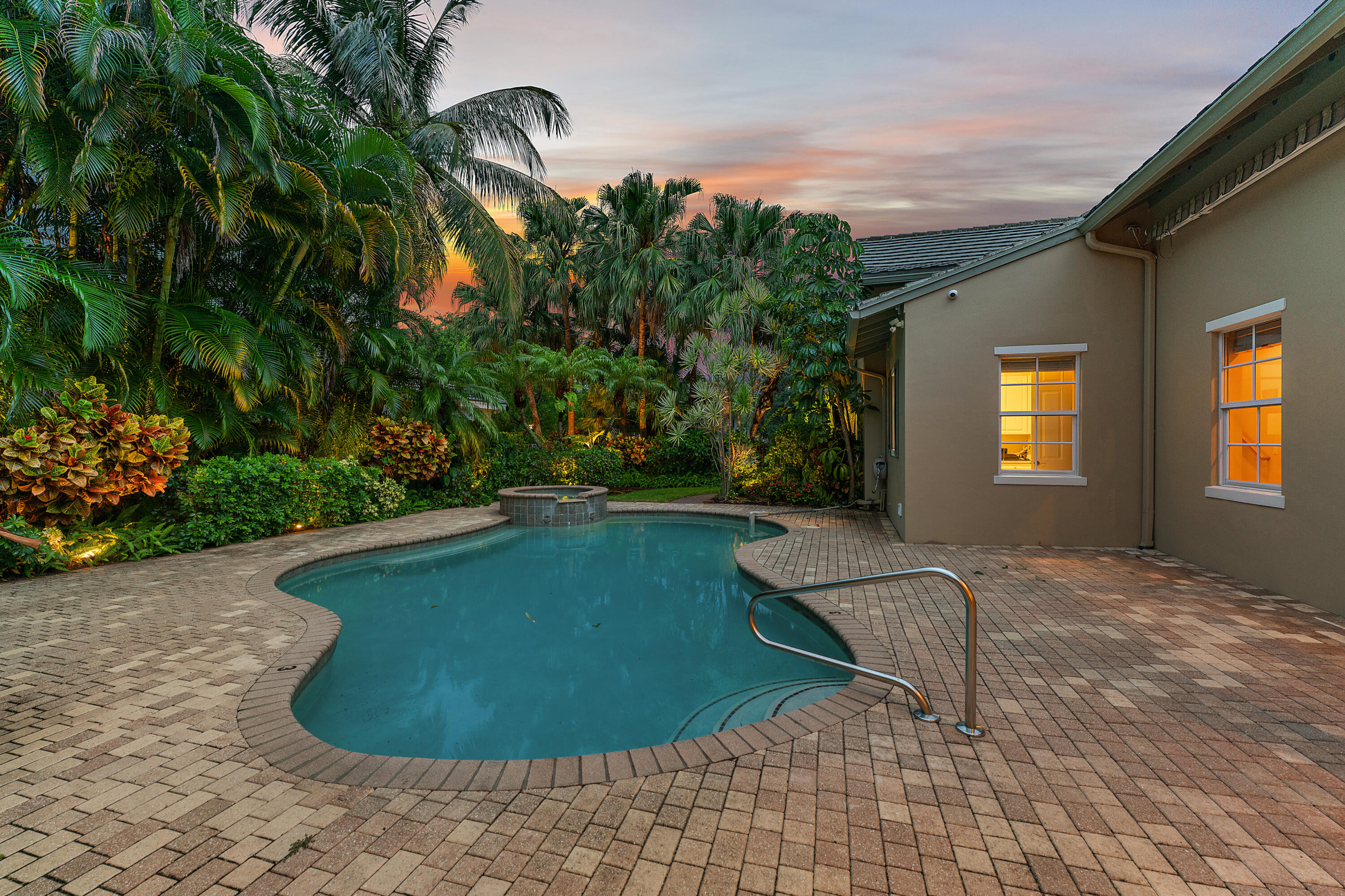 3334 Greenway Drive
