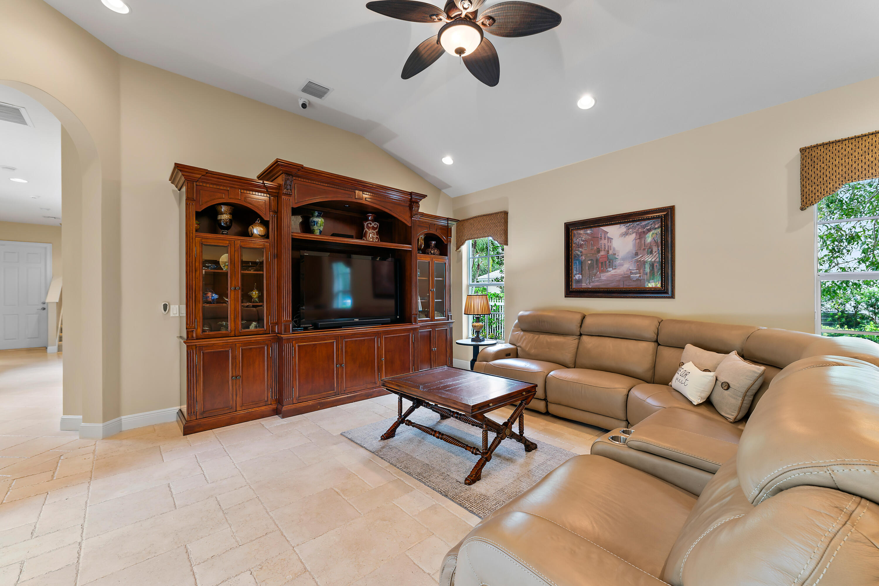 3334 Greenway Drive